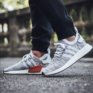 EUC Men’s Adidas NMD R2 Primeknit Shoes